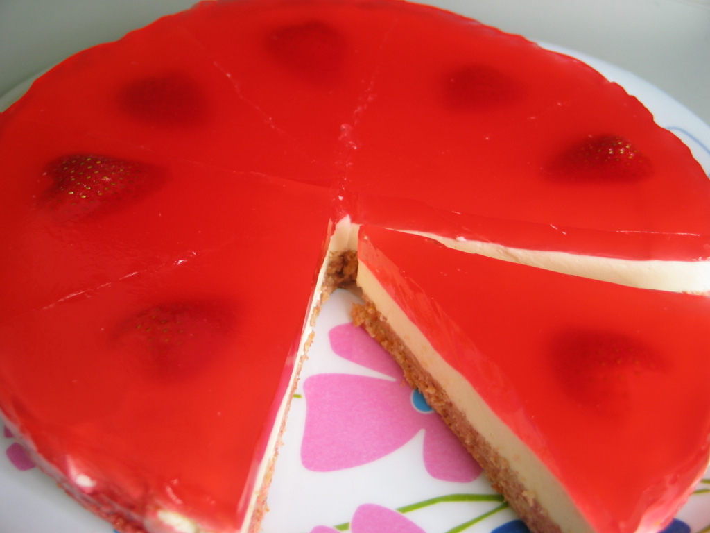 كيكة الجلي بالبسكويت بالصور - جلي البسكوت اللذيذ Strawberry And Jelly Cake 1