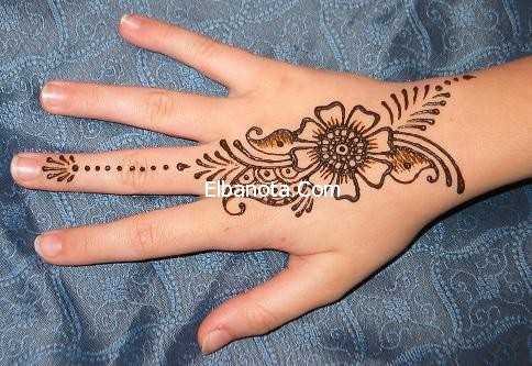 رسم الحناء على اليد Henna Hand