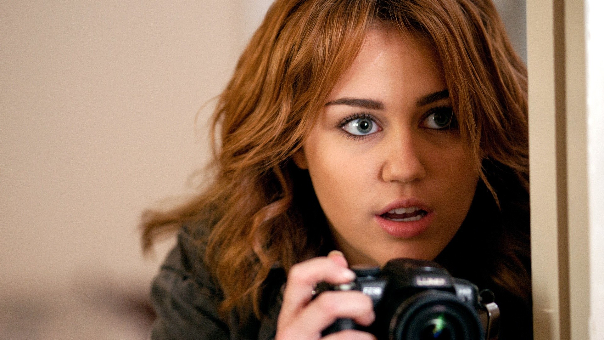 اخبارهم الجديدة - اخر اخبار مايلي سايروس Miley Cyrus 2013 Hd Wallpaper