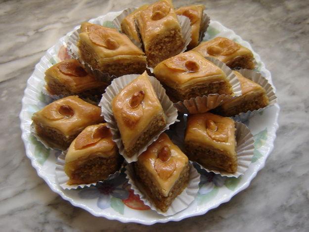 حلوى بقلاوة المغربية لذيذة - يا سلام عليها وعلي طعمتها Baklawa Marocaine Hasnae-Com