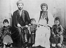 بحث مكتوب عن الاسرة - موضوع تعبير يتكلم عن العائلة واهميتها 220Px Ramallah Family 1905