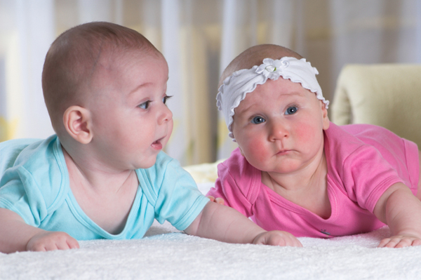 اسماء اطفال توائم 2020 - رزقك الله بتؤامان لا تحتاري ابدا في اسم مميز لهم Boy Girl Infant Twins