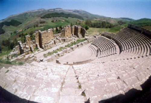 ما اروعها بجد حبيتها - مدينة جميلية القديمه السياحيه Gm Djemila Roman Theatre01