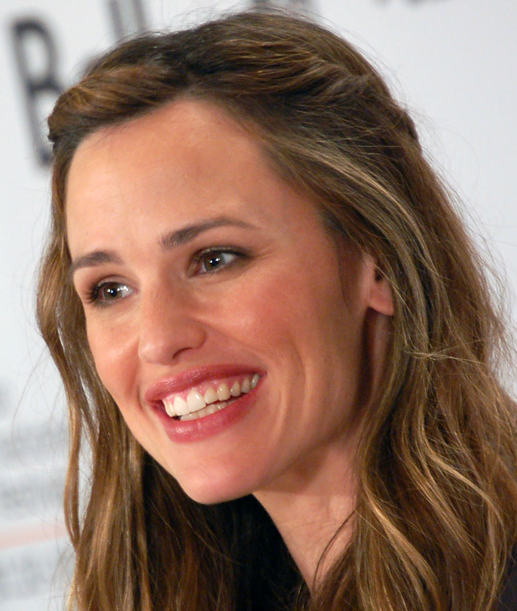 معلومات عن جينيفر غارنر - معلومات في منتهي الخطورة عن جينيفر غارنر Jennifer Garner Cropped