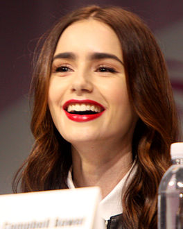 ليلي كولينز من اشهر مشاهير - كل ما تحب ان تعرفه عن ليلي كولينز 264Px Lily Collins Wondercon 2 2013