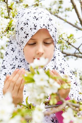 الحمد لله على كل حال دعاء , بنت تدعي بكل وقار