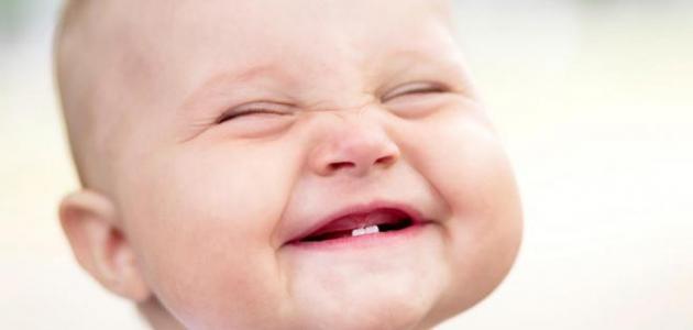 علامات ظهور الاسنان عند الرضع