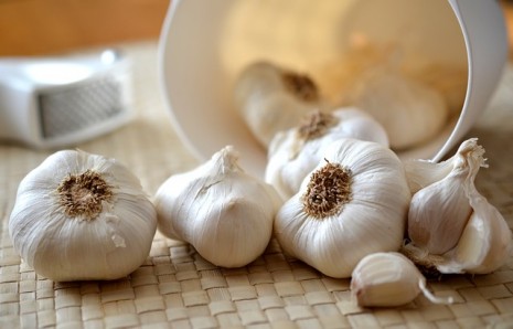 للشعر للبشره كيف فوائدهم ايضا الجسم الثوم البصل استخدمهم garlic 465x298